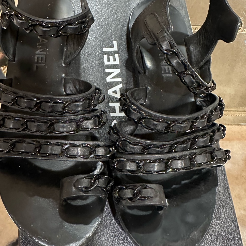 Chanel black calfskin sandals 17C g32393 X52091 size 38.